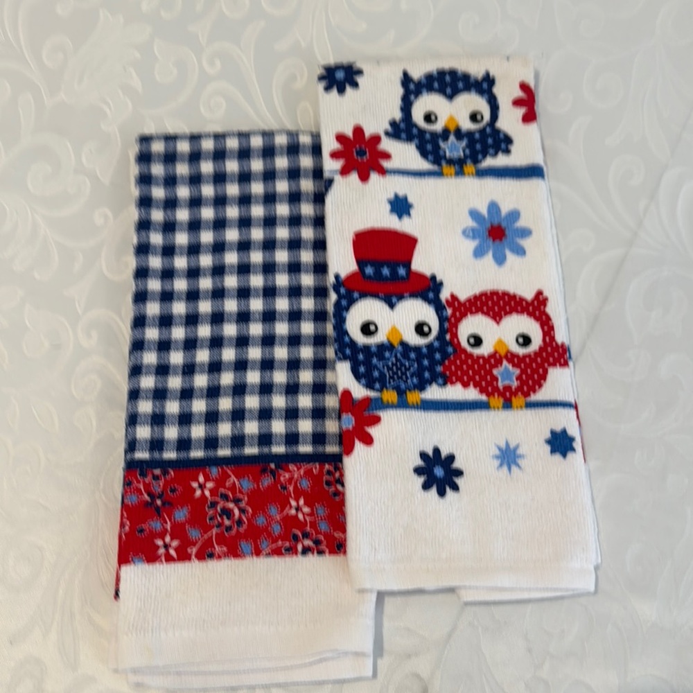 🌟3/$15🌟 NWOT Set of 2 kitchen Towels.